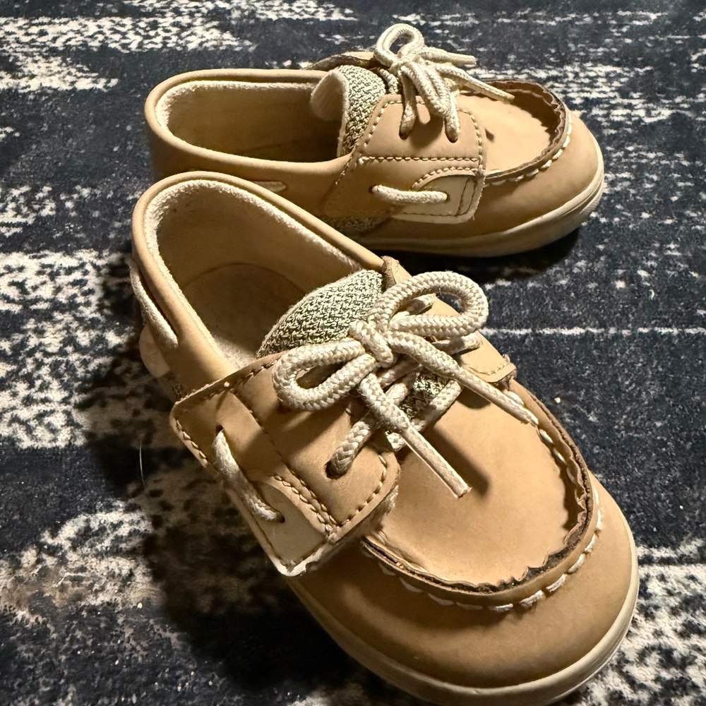 Toddler Sperry shoes size 4